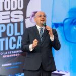 Obra «Todo es Política” es una reflexión sobre poder y libertad