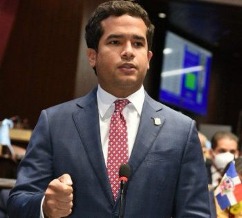 Omar Fernández: un político atípico (Opinión)