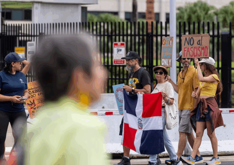 P. RICO: Dominicanos se unieron a protesta contra Trump