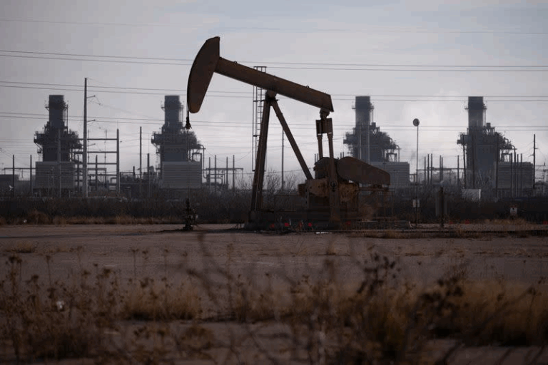 Precios del petróleo se disparan tras sanciones de EE.UU. a Rusia