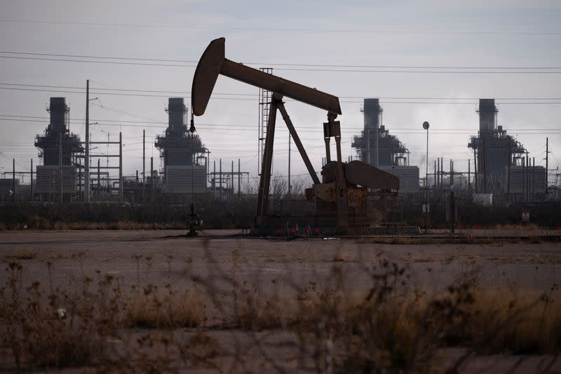 Precios del petróleo se disparan tras sanciones de EE.UU. a Rusia
