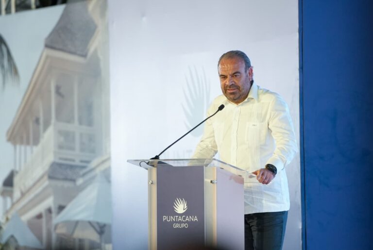 Presidente asiste a inicio de la construcción lujoso hotel en PP