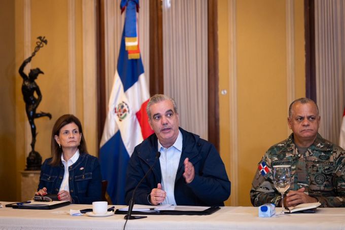 Presidente dominicano llama a «la normalidad» tras el huracán Presidente dominicano llama a «la normalidad» tras el huracán