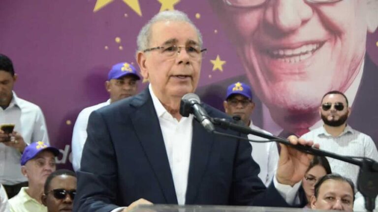 SANTIAGO: Danilo califica de «insostenible» la deuda pública