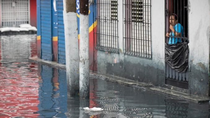 Tormenta Melissa provoca inundaciones y evacuaciones