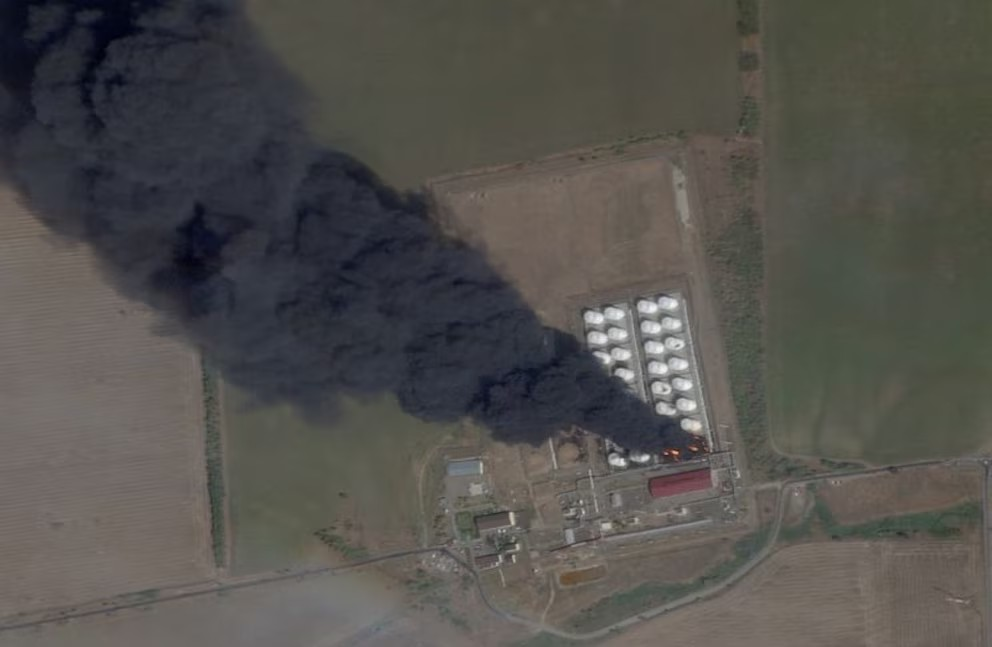 Ucrania ataca terminal petróleo rusa y provocó incendio masivo