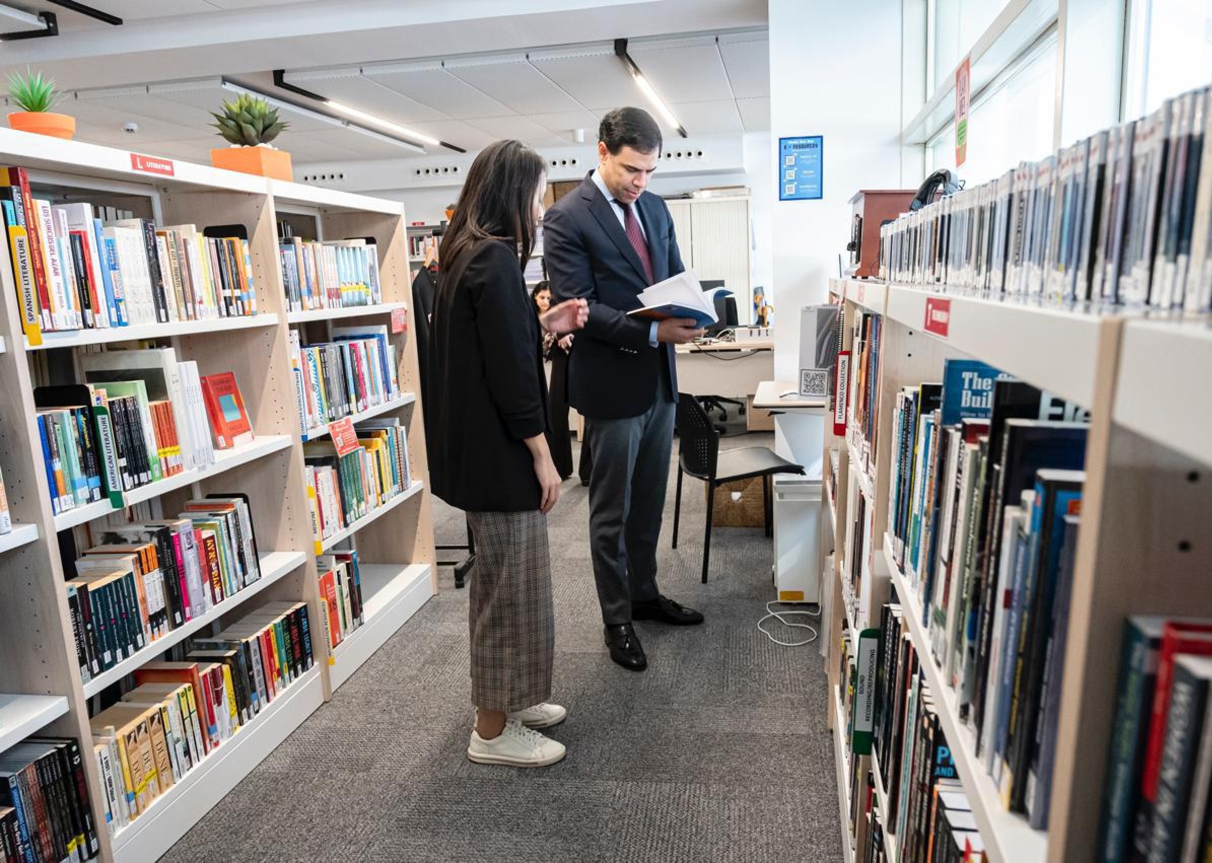 VALENCIA: Ministro Cultura RD visita campus de Berklee