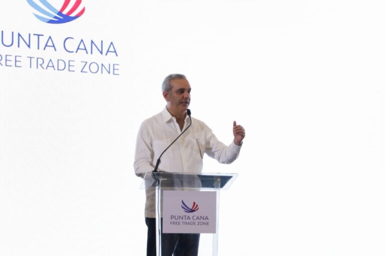 Abinader celebra inauguración centro logístico en Punta Cana
