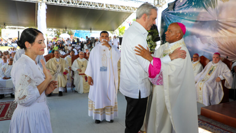 Abinader encabeza la creación canónica diócesis Stella Maris