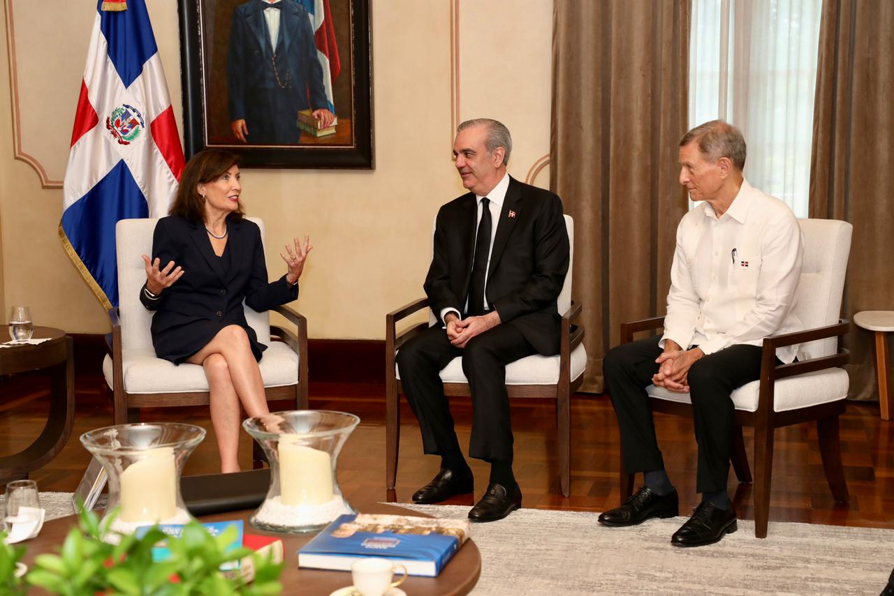 Abinader recibe a gobernadora de Nueva York, Kathy Hochul