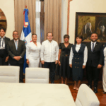 Abinader recibe en Palacio
delegación de Adompretur