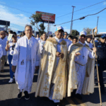 Arquidiócesis Santiago realiza caminata Un paso familia 2025