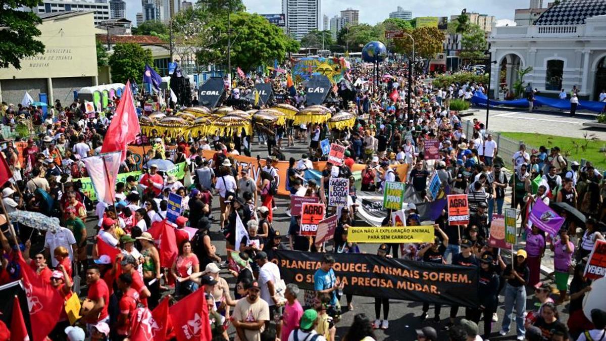 BRASIL: Miles de manifestantes protestan contra COP30 Belém