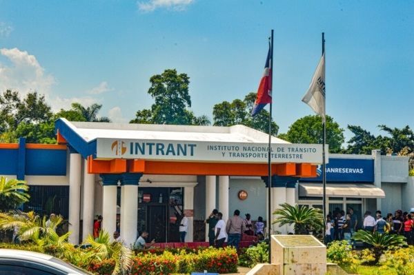 Denuncia irregularidad crédito Banesto para licitación Intrant
