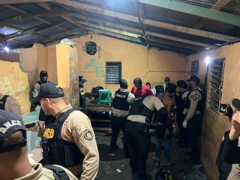 DNCD decomisa narcóticos y apresa a 10 en barrio Capotillo