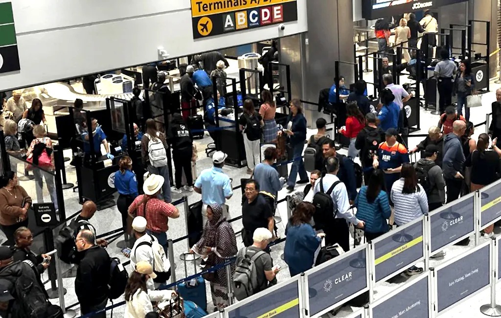 EEUU: Cancelan más de 2.200 vuelos por cierre de gobierno
