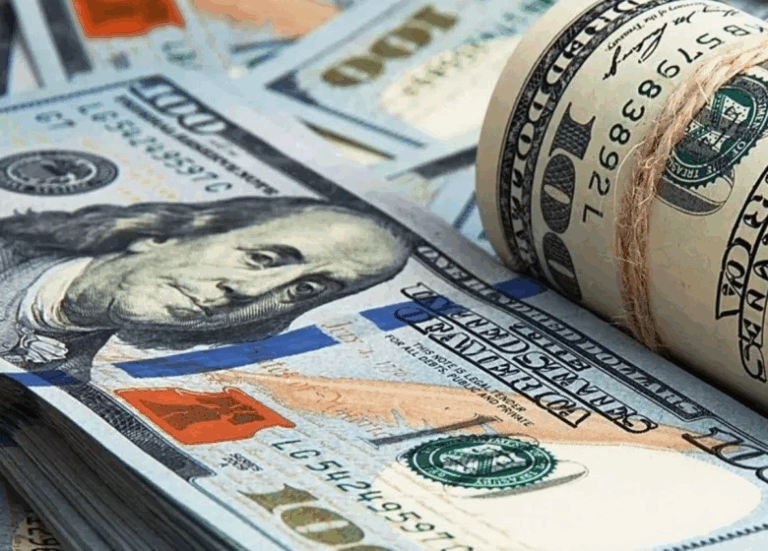 El dólar bajó 13 centavos; este lunes era vendido RD.30