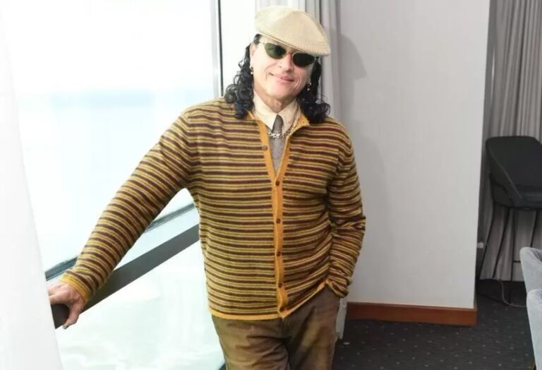 Elvis Crespo llega a RD para sus novedades artísticas y logros