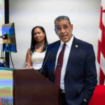 EU: Espaillat aplaude bloqueo entrega de datos de IRS al ICE