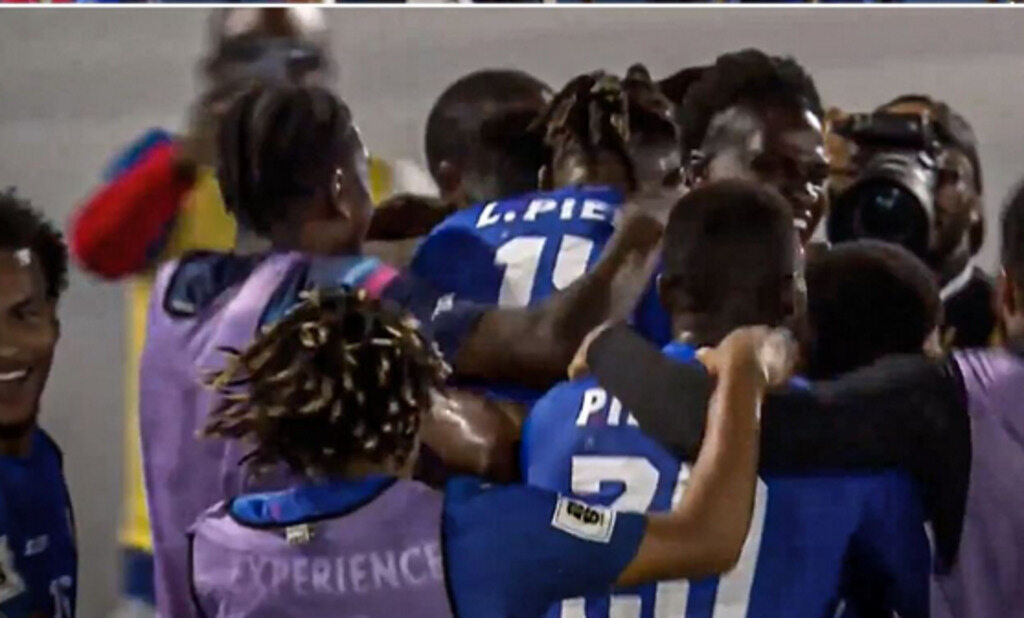 Haitianos amanecieron en calles festejando el boleto al mundial Haitianos amanecieron en calles festejando el boleto al mundial