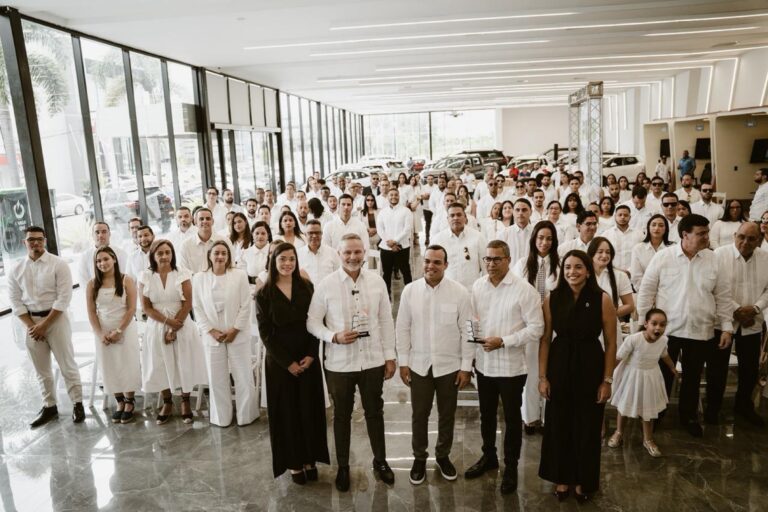 Los Plus RD culmina su séptima entrega con un éxito total: más de 200 jóvenes se inspiran con dos gigantes del sector automotriz