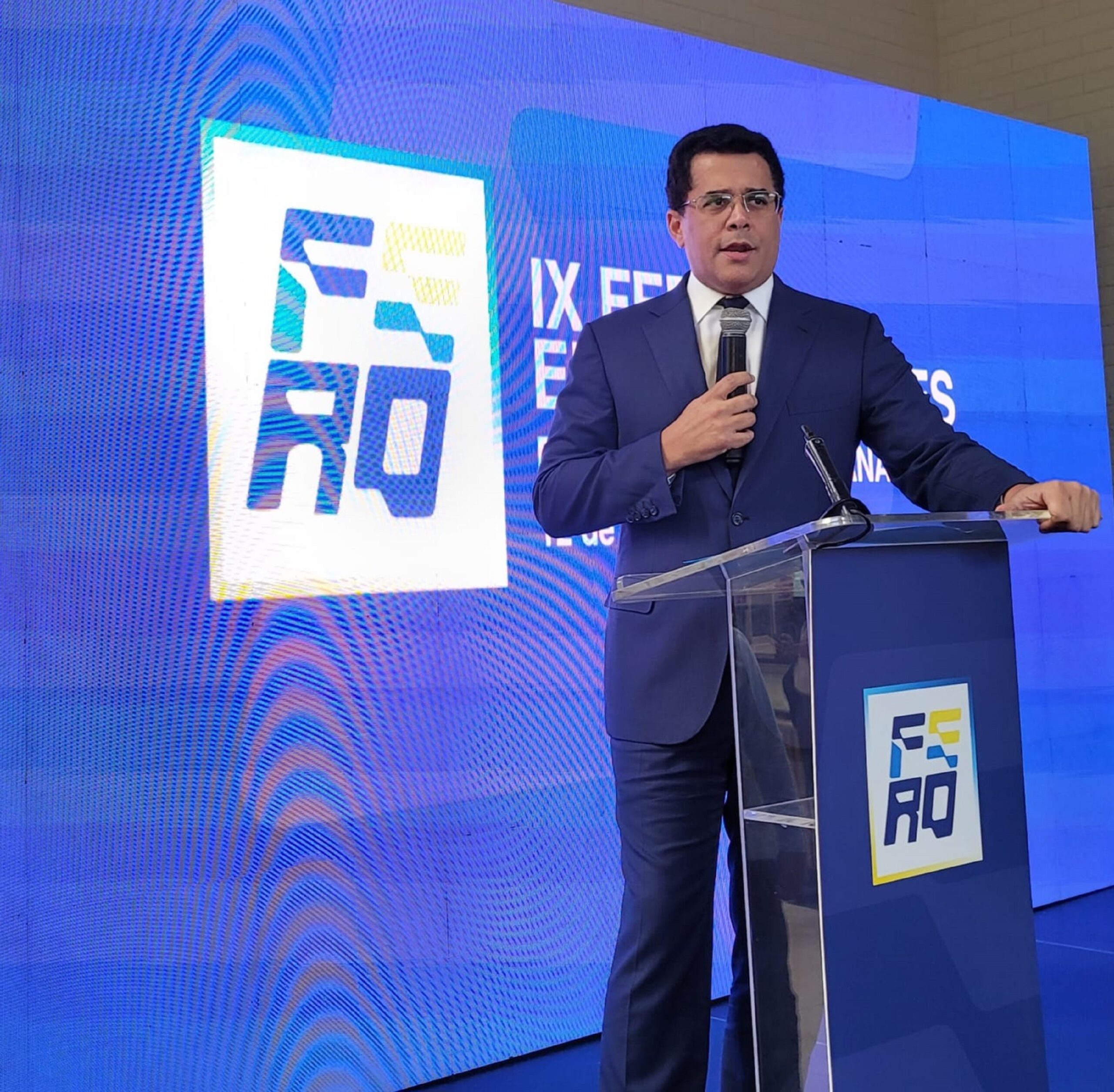 David Collado inaugura feria de Emprendedores en Santiago.
