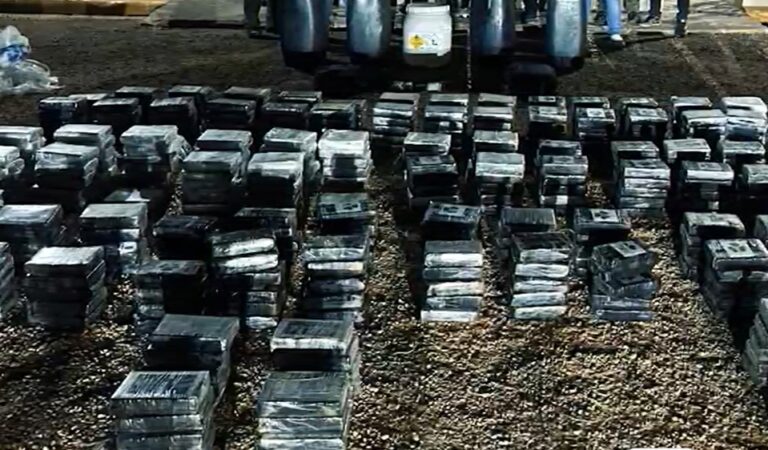 La DNCD con apoyo de EE.UU ocupa 484 paquetes de cocaína