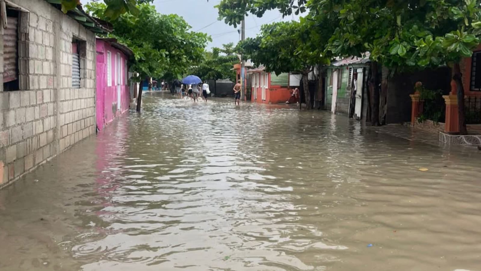 Lluvias causan inundaciones en sectores provincia de Barahona