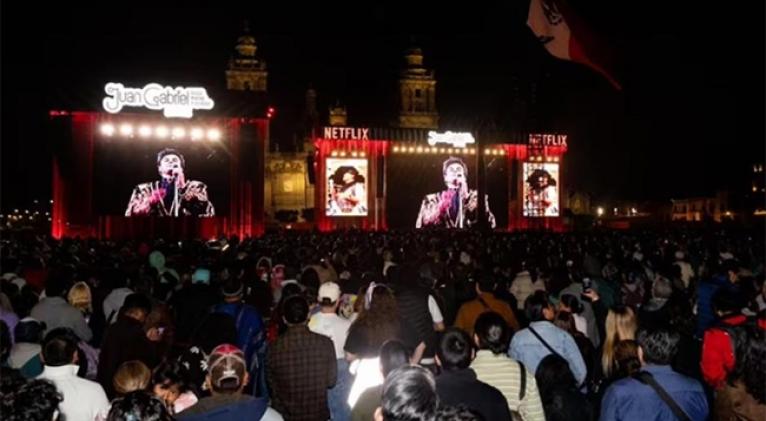 Mexico: Más 170 mil personas reviven concierto Juan Gabriel Mexico: Más 170 mil personas reviven concierto Juan Gabriel