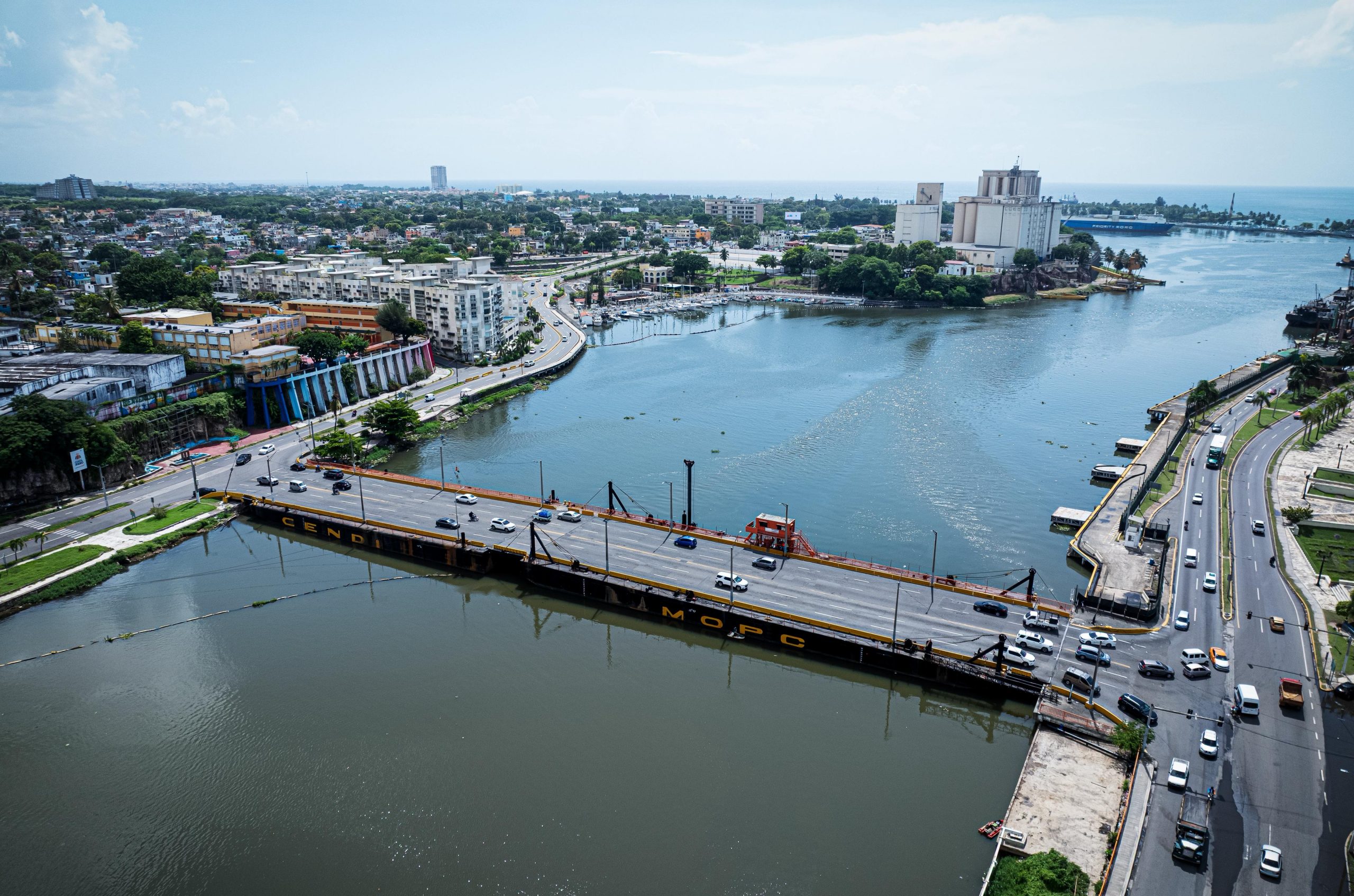 MOPC anuncia cierre puente Flotante por 2 horas el sábado
