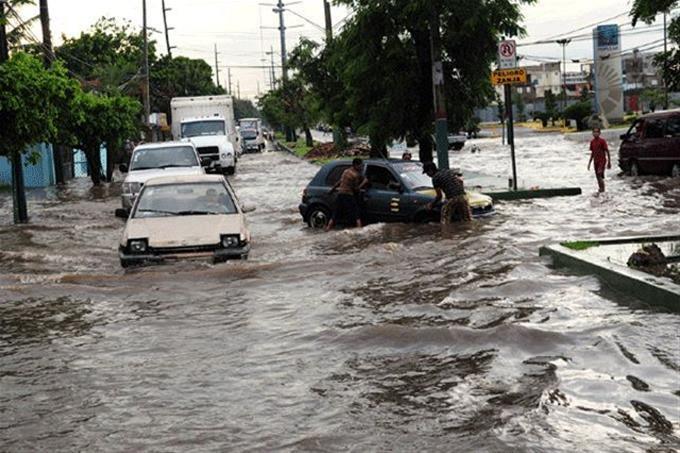NY: Fuertes lluvias provocan inundaciones y dejan 2 muertos