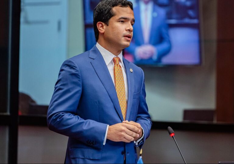 Omar Fernández identifica los recursos reducir ISR al salario