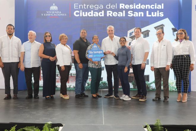 Presidente entrega 360 nuevos apartamentos en la Ciudad Real