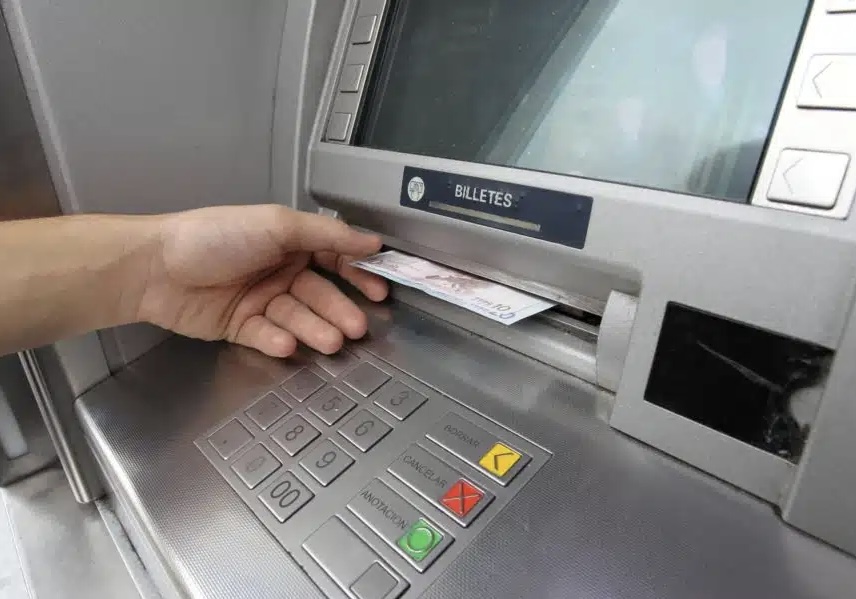 Prisión preventiva para tres robaron  millones de cajero