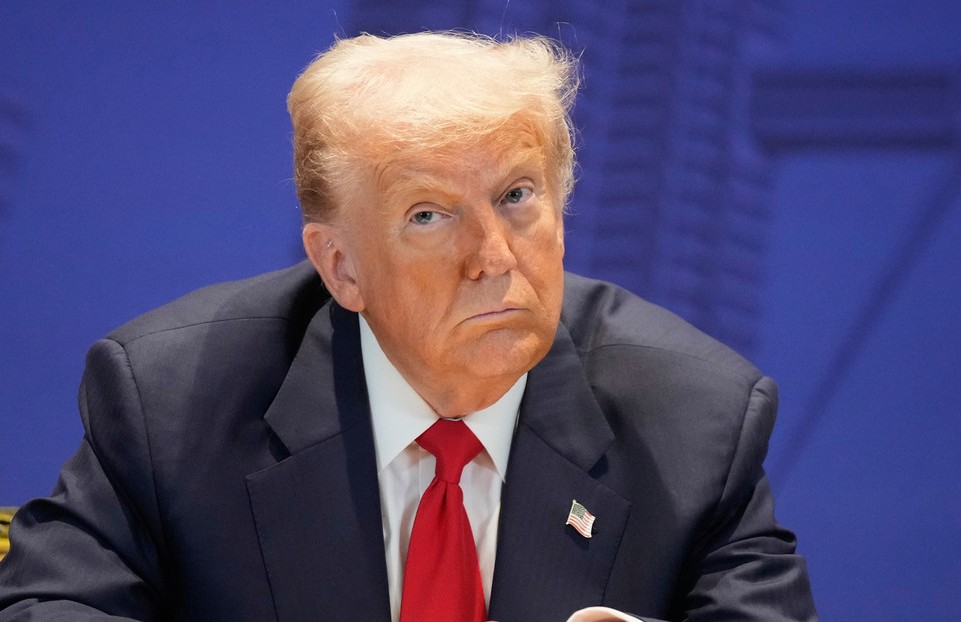 Trump exige Senado mantenga sesión hasta abrir el Gobierno