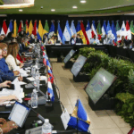 UE presenta ante CELAC moción contra ataques EU en el Caribe
