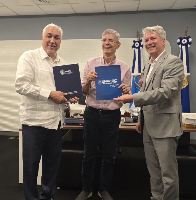 UNAPEC y Universidad de Brasil firman convenio colaboración