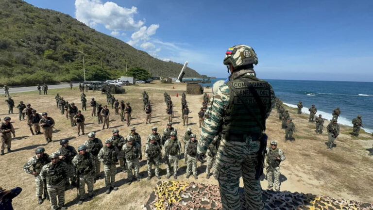 Venezuela despliega militares para afrontar «amenazas» EU