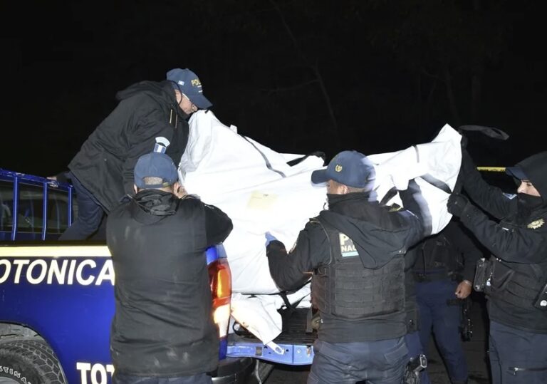 15 personas pierden la vida en accidente autobús Guatemala