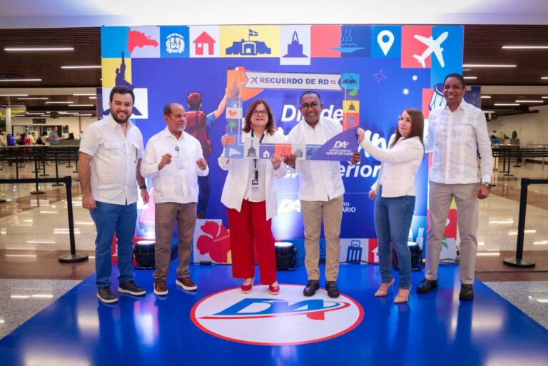 Departamento Aeroportuario recibe cientos de dominicanos