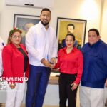 Ayuntamiento Municipal de Azua reconoce a Marcel Herrera por su valioso apoyo en las Fiestas Patronales 2025