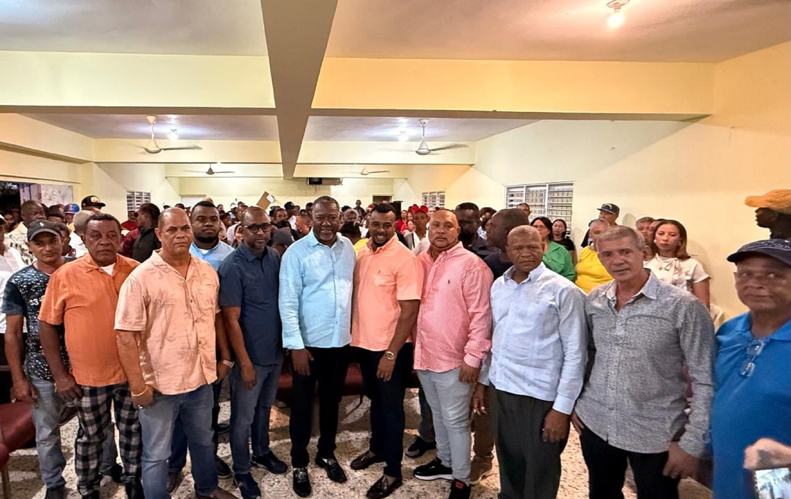 Masiva asamblea encabezada por Juan José Javier (Curruco) proyecta el fortalecimiento de sus aspiraciones a la Secretaría General del PRM en Santo Domingo Este