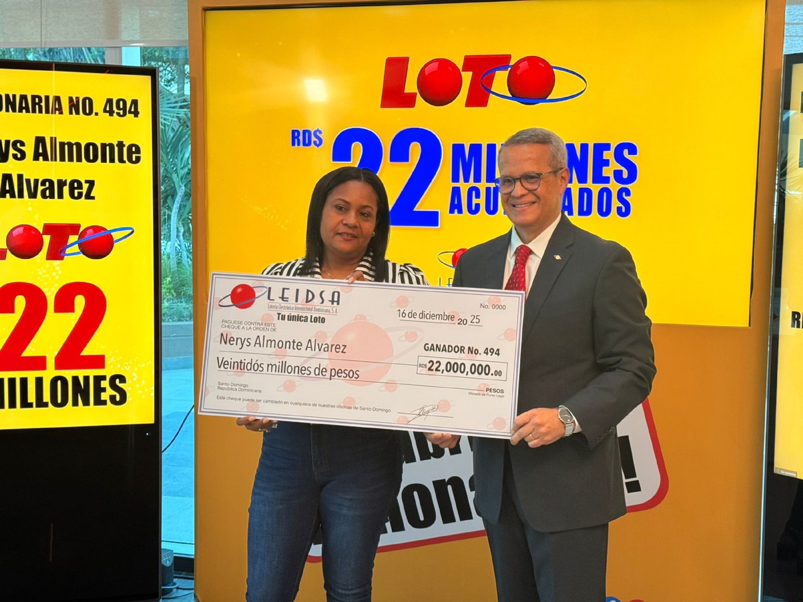 LEIDSA entrega de 22 millones a la ganadora 494 del Loto.
