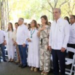 Presidente y la Vice comparten con familias y niños de Santiago