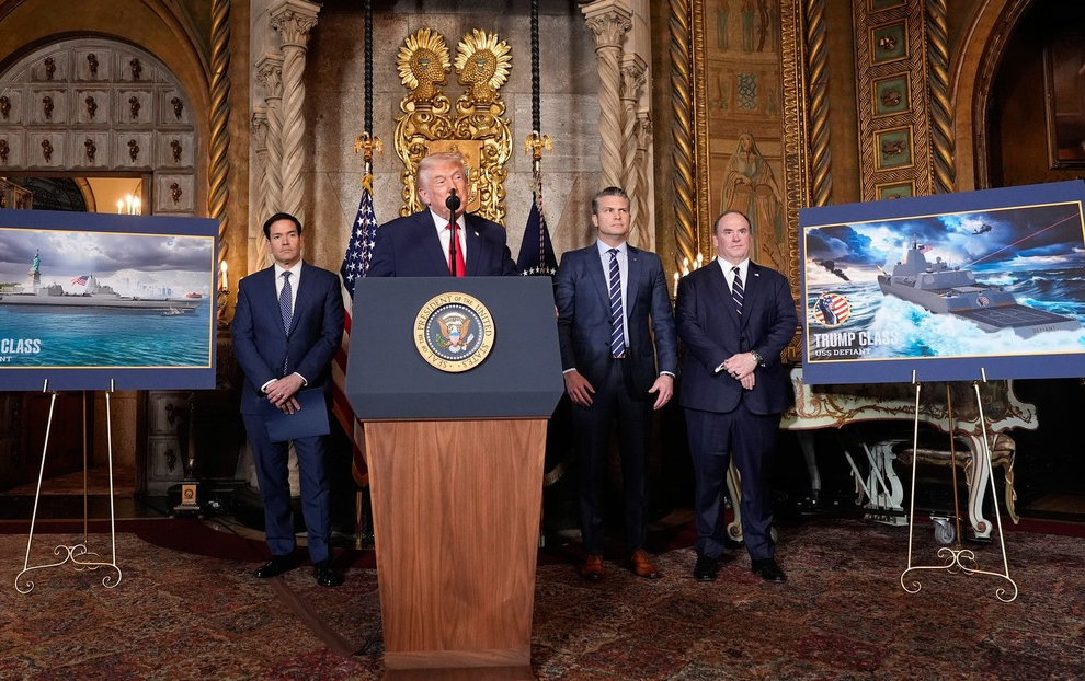 Trump afirma que Maduro sería «inteligente» si dejara el poder