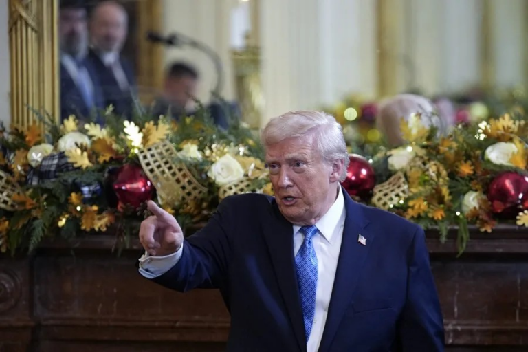 Trump dice que Venezuela le quitó derechos petroleros a EU
