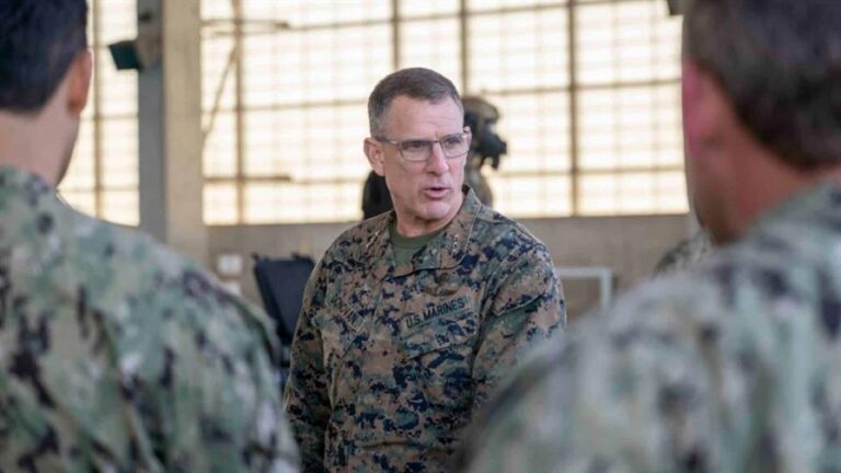 Trump releva jefe Comando Sur en medio tensión con Venezuela