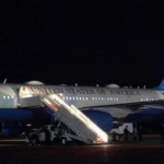 Avión de Trump falla y regresó a EEUU tras su salida hacia Davos