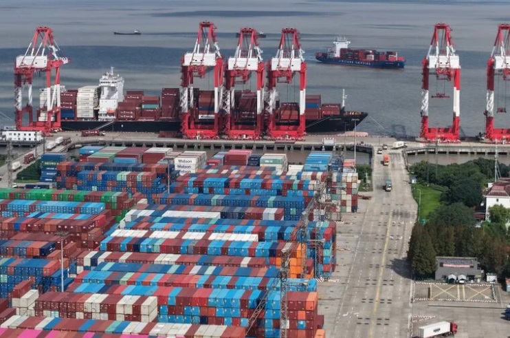 China alcanza superávit récord US,2 billones, pese aranceles EU