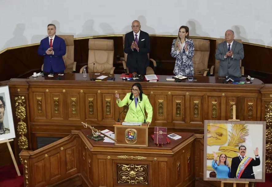Delcy acusa EE.UU de impedir a Venezuela vender su petróleo